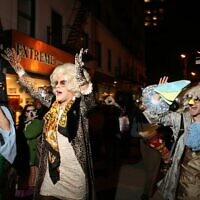 Le rabbin Amichai Lau-Lavie se travestit en Rebbetzin Hadassah Gross, son alter ego, dans le film "Sabbath Queen" de Sandi DuBowski. (Autorisation)