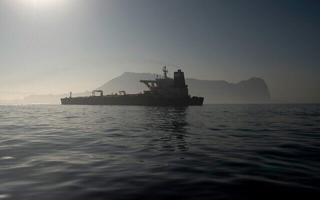 Le superpétrolier iranien Grace 1, aperçu au large des côtes de Gibraltar, le 15 août 2019. (Crédit : Jorge Guerrero/AFP) Le superpétrolier iranien Grace 1, aperçu au large des côtes de Gibraltar, le 15 août 2019. (Crédit : Jorge Guerrero/AFP)