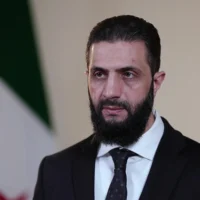Le président par intérim de la Syrie, Ahmed al-Sharaa, s'exprimant à Damas le 9 mars 2025. (Crédit : Présidence syrienne/AFP)