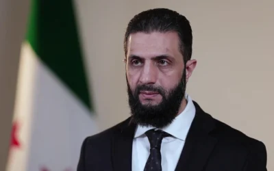 Le président par intérim de la Syrie, Ahmed al-Sharaa, s'exprimant à Damas le 9 mars 2025. (Crédit : Présidence syrienne/AFP)