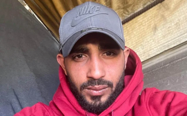 Basel al-Quran, un résident temporaire d'Israël qui a été expulsé vers Gaza après avoir purgé une peine de prison pour des infractions au code de la route, prend un selfie à Rafah le 5 mars 2025. (Crédit : Autorisation) Basel al-Quran, un résident temporaire d'Israël qui a été expulsé vers Gaza après avoir purgé une peine de prison pour des infractions au code de la route, prend un selfie à Rafah le 5 mars 2025. (Crédit : Autorisation)