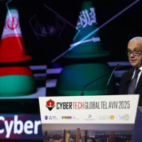 Le chef adjoint de la Direction nationale israélienne du cyber-espace, Nitzan Amar, s'exprime lors de la conférence annuelle Cybertech à Tel Aviv, le 25 mars 2025. (Crédit : Gilad Kavalerchik)