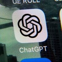 L'application ChatGPT est affichée sur un iPhone à New York, le 18 mai 2023. (Crédit : Richard Drew/AP)