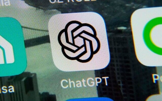 L'application ChatGPT est affichée sur un iPhone à New York, le 18 mai 2023. (Crédit : Richard Drew/AP) L'application ChatGPT est affichée sur un iPhone à New York, le 18 mai 2023. (Crédit : Richard Drew/AP)