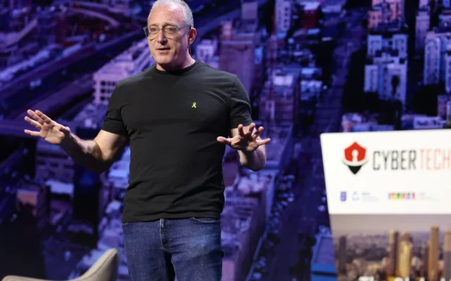 Le cofondateur de Waze et ancien PDG Noam Bardin s'exprime lors de la conférence annuelle Cybertech à Tel Aviv. (Crédit : Gilad Kavalerchik) Le cofondateur de Waze et ancien PDG Noam Bardin s'exprime lors de la conférence annuelle Cybertech à Tel Aviv. (Crédit : Gilad Kavalerchik)