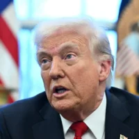 Le président américain Donald Trump dans le bureau ovale de la Maison Blanche à Washington, le 26 mars 2025. (Crédit : Mandel Ngan/AFP)