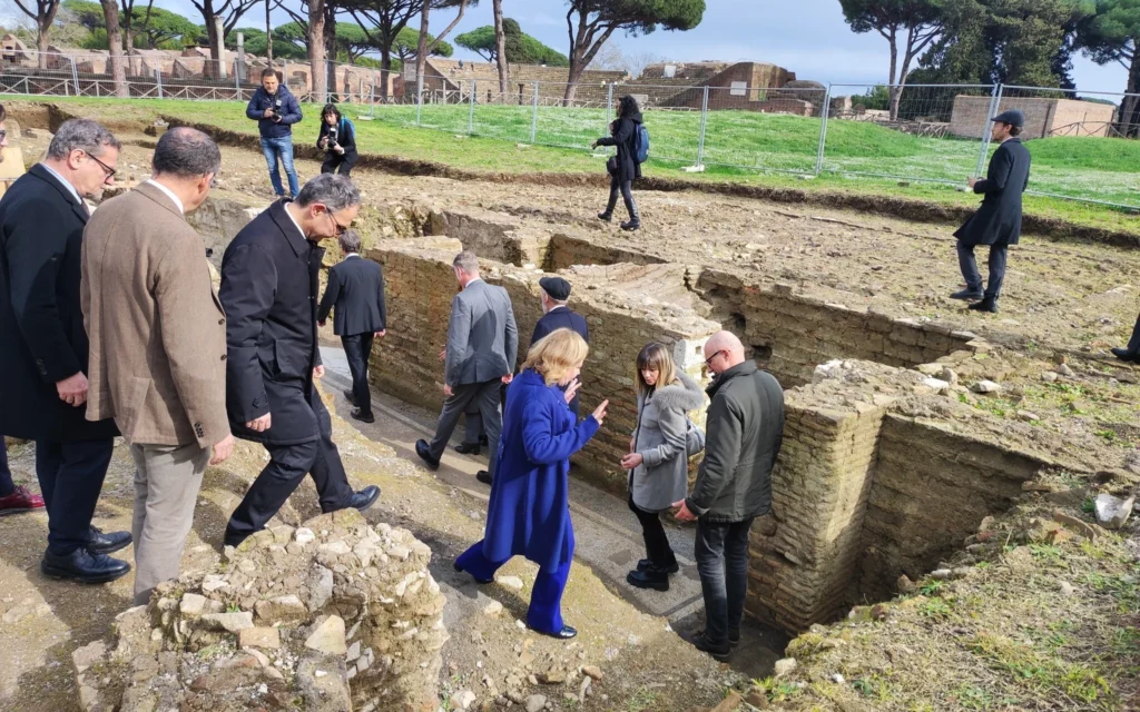 Sur le site d'Ostia Antica, près de Rome, en Italie, les archéologues ont dévoilé ce qu'ils pensent être le plus ancien mikvé jamais découvert en dehors de la terre d'Israël, en mars 2025. (Crédit : Parco archeologico di Ostia antica) Sur le site d'Ostia Antica, près de Rome, en Italie, les archéologues ont dévoilé ce qu'ils pensent être le plus ancien mikvé jamais découvert en dehors de la terre d'Israël, en mars 2025. (Crédit : Parco archeologico di Ostia antica)