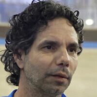 L'otage libéré Ofer Calderon lors d'un entretien avec la chaîne publique Kan, une interview diffusée le 6 mars 2025. (Capture d'écran : Kan ;used in accordance with Clause 27a of the Copyright Law )
