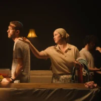 Une photo tirée de la version cinématographique, du réalisateur Omri Dayan, du drame de 2009 de Caryl Churchill  « Seven Jewish Children: A Play for Gaza [NDLT :  Sept enfants juifs : une pièce pour Gaza] ». (Crédit : Chantal Richardson)