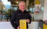 Le co-fondateur de Waze, Uri Levine, présentant la nouvelle édition de son livre « Tomber amoureux du problème, pas de la solution - Un manuel pour les entrepreneurs ». (Crédit : Shoshanna Solomon/Times of Israel)