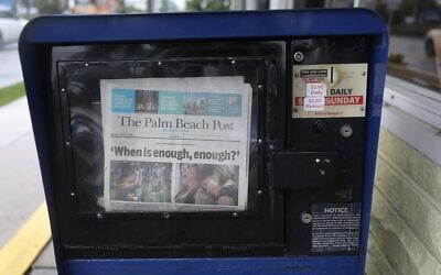 Illustration : Le Palm Beach Post, à vendre le 5 février 2019 à Palm Beach, en Floride. (Joe Raedle/Getty Images/AFP)