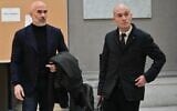 Le chef du groupe Perrino, Antony Perrino (à gauche), se tient devant le tribunal correctionnel de Marseille, dans le sud de la France, le 24 février 2025, au premier jour d'un procès international pour blanchiment d'argent qui impliquerait le gang criminel corse du « Petit Bar ». (Crédit : Miguel MEDINA / AFP)