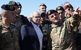 Un officier de l'armée libanaise montrant au Premier ministre libanais Nawaf Salam une position militaire israélienne à l'horizon, dans le village de Khiam, au sud du pays, le 28 février 2025. (Crédit : Rabih Daher/AFP)