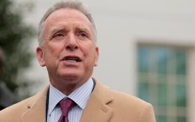 Steve Witkoff, envoyé spécial au Moyen-Orient, s'adressant à la presse devant la Maison Blanche, à Washington, le 6 mars 2025. (Crédit : Anna Moneymaker/Getty Images North America via AFP)