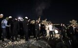 Un homme tirant en l'air avant l'arrivée de religieux druzes syriens au tombeau de Nabi Shuaib, dans le nord d'Israël, le 14 mars 2025. Rien n'indique que l'homme représenté ait blessé une femme. (Crédit : John Wessels/AFP)