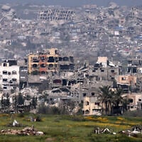 Des bâtiments détruits dans le nord de la bande de Gaza, le 18 mars 2025. (Crédit : Menahem KAHANA / AFP)