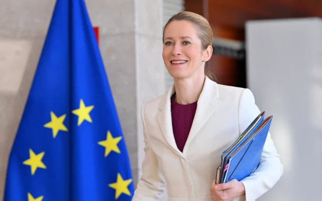 La Haute représentante et vice-présidente de l'UE pour les Affaires étrangères et la politique de sécurité, Kaja Kallas, arrive à la réunion hebdomadaire du Collège des commissaires au siège de l'UE à Bruxelles, le 19 mars 2025. (Crédit : Nicolas TUCAT / AFP) La Haute représentante et vice-présidente de l'UE pour les Affaires étrangères et la politique de sécurité, Kaja Kallas, arrive à la réunion hebdomadaire du Collège des commissaires au siège de l'UE à Bruxelles, le 19 mars 2025. (Crédit : Nicolas TUCAT / AFP)