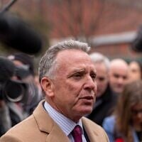Steve Witkoff, envoyé spécial de la Maison-Blanche pour le Moyen-Orient, s’adresse aux journalistes, à la Maison-Blanche, à Washington, le 6 mars 2025. (Crédit : AP/Alex Brandon)