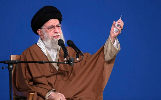 Le guide suprême, l’ayatollah Ali Khamenei, s’adresse à un public notamment composé de fonctionnaires à Téhéran, en Iran, le 21 mars 2025. (Cabinet du guide suprême iranien via AP) Le guide suprême, l’ayatollah Ali Khamenei, s’adresse à un public notamment composé de fonctionnaires à Téhéran, en Iran, le 21 mars 2025. (Cabinet du guide suprême iranien via AP)