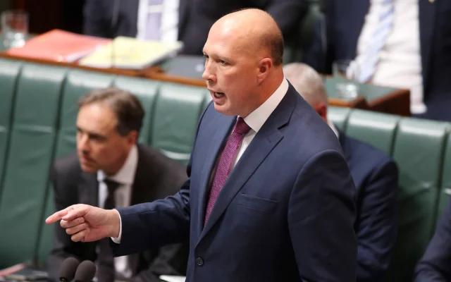 Le ministre australien de l'Intérieur, Peter Dutton, s'adresse au Parlement à Canberra, le 24 juillet 2019. (Crédit : Rod McGuirk/AP) Le ministre australien de l'Intérieur, Peter Dutton, s'adresse au Parlement à Canberra, le 24 juillet 2019. (Crédit : Rod McGuirk/AP)