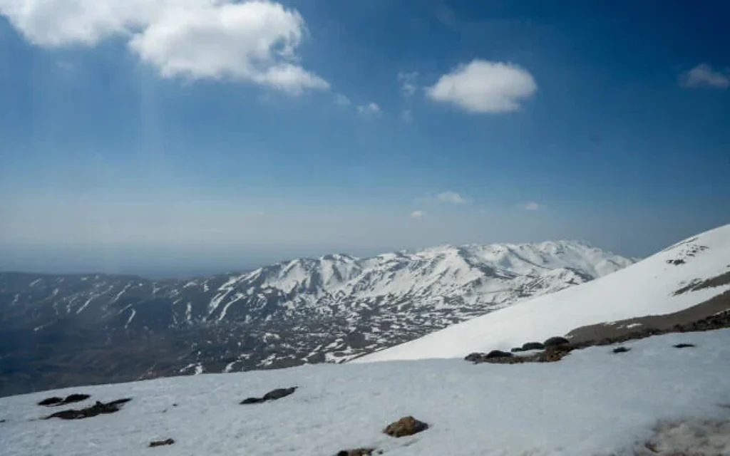 La région du mont Hermon dans le sud de la Syrie, le 11 mars 2025. (Emanuel Fabian/Times of Israel)