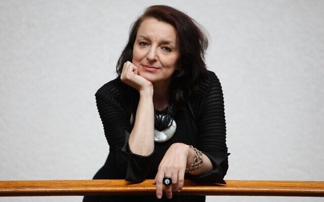 Photo non datée d'Éva Illouz, professeure de sociologie à l'Université hébraïque de Jérusalem. (Crédit : Abir Sultan/Flash90) Photo non datée d'Éva Illouz, professeure de sociologie à l'Université hébraïque de Jérusalem. (Crédit : Abir Sultan/Flash90)