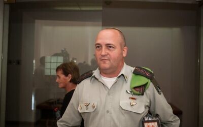 L'ancien colonel Erez Weiner, à la Cour suprême, à Jérusalem, le 4 juin 2012. (Crédit : Uri Lenz/Flash90)