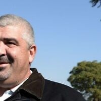 L'ancien maire de Bat Yam, Shlomi Lahiani, arrivant à la prison d'Hermon pour commencer à purger sa peine de 8 mois, le 27 décembre 2015. (Crédit : Basel Awidat/Flash90)