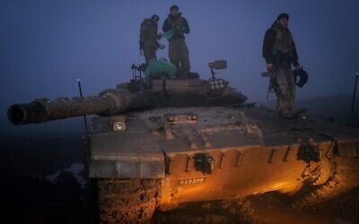 Des réservistes israéliens sont vus à l'issue d'un exercice sur le plateau du Golan, dans le nord d'Israël, le 24 janvier 2024. (Michael Giladi/Flash90)