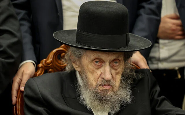 Le rabbin Dov Lando assiste à une réunion sur l'appel sous les drapeaux des Juifs ultra-orthodoxes, à Bnei Brak, le 5 avril 2024. (Crédit : Shlomi Cohen/Flash90) Le rabbin Dov Lando assiste à une réunion sur l'appel sous les drapeaux des Juifs ultra-orthodoxes, à Bnei Brak, le 5 avril 2024. (Crédit : Shlomi Cohen/Flash90)