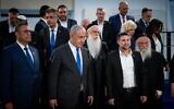 Le Premier ministre Benjamin Netanyahu (deuxième à gauche) pose pour une photo avec son gouvernement au Musée de la Terre biblique à Jérusalem, le 5 juin 2024. La procureure générale Gali Baharav-Miara apparaît à la deuxième rangée, en deuxième position à droite. (Yonatan Sindel/Flash90)