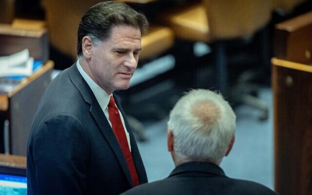 Le ministre des Affaires stratégiques Ron Dermer assistant à une séance plénière de la Knesset, à Jérusalem, le 22 janvier 2025. (Crédit : Yonatan Sindel/ Flash90) Le ministre des Affaires stratégiques Ron Dermer assistant à une séance plénière de la Knesset, à Jérusalem, le 22 janvier 2025. (Crédit : Yonatan Sindel/ Flash90)