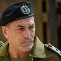 Le nouveau chef d'état-major de l'armée israélienne, le lieutenant-général Eyal Zamir, au mur occidental, dans la Vieille Ville de Jérusalem le 5 mars 2025. (Crédit : Yonatan Sindel/Flash90)