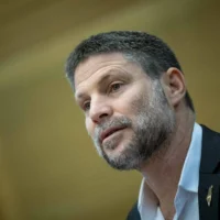 Le ministre des Finances Bezalel Smotrich assistant au Caucus de la Terre d'Israël, à la Knesset, à Jérusalem, le 9 mars 2025. (Crédit : Yonatan Sindel/Flash90)
