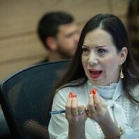 Le députée du Likud Tally Gotliv prend la parole lors d'une réunion d'une commission de la Knesset à Jérusalem, le 11 mars 2025. (Yonatan Sindel/Flash90)