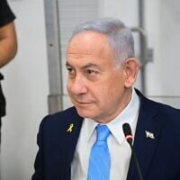 Le Premier ministre Benjamin Netanyahu au 17 ᵉ jour de son témoignage dans son procès pour corruption, au tribunal de de Tel Aviv, le 12 mars 2025. (Crédit : Yaïr Sagi/POOL)