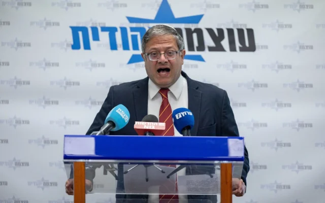 Le ministre de la Sécurité nationale, Itamar Ben Gvir dirigeant la réunion de sa faction Otzma Yehudit, à la Knesset, à Jérusalem, le 24 mars 2025. (Crédit : Yonatan Sindel/Flash90) Le ministre de la Sécurité nationale, Itamar Ben Gvir dirigeant la réunion de sa faction Otzma Yehudit, à la Knesset, à Jérusalem, le 24 mars 2025. (Crédit : Yonatan Sindel/Flash90)