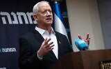 Le chef du parti HaMahane HaMamlahti, le député Benny Gantz, dirigeant une réunion de sa faction, à la Knesset, le 24 mars 2025. (Crédit : Yonatan Sindel/Flash90)