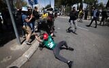 Illustration : La police affronte des participants à une manifestation contre le gouvernement, devant la Knesset, à Jérusalem, le 25 mars 2025. (Chaim Goldberg/Flash90)