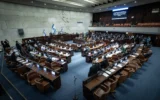 Un débat de 40 signatures, pendant la séance plénière de la Knesset, le parlement israélien à Jérusalem, le 26 mars 2025. (Crédit : Yonatan Sindel/Flash90)