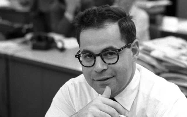 Max Frankel à l'époque où il était correspondant du New York Times à Moscou en 1959. (Ben Martin/Getty Images) Max Frankel à l'époque où il était correspondant du New York Times à Moscou en 1959. (Ben Martin/Getty Images)