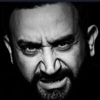 Affiche controversée représentant l'animateur Cyril Hanouna, utilisée par La France insoumise pour appeler à manifester « contre l'extrême-droite et ses relais », datant de mars 2025. (Crédit : X / @JeanMessiha / utilisée conformément à l'article 27a de la loi sur le droit d'auteur)