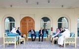 L'envoyé spécial américain pour le Proche-Orient Steve Witkoff (deuxième à gauche) rencontre les ministres des Affaires étrangères d'Arabie saoudite, des Émirats arabes unis, du Qatar, d'Égypte et de Jordanie aux côtés du conseiller du dirigeant de l'Autorité palestinienne Mahmoud Abbas, Hussein al-Sheikh, à Doha, le 12 mars 2025. (Crédit : Ministère des Affaires étrangères du Qatar)