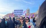 Des militantes de l'organisation « Women of Kurdistan » lors de la manifestation du 8 mars à l'occasion de la Journée internationale des droits de la femme à Lausanne, en Suisse. (Crédit : X / @wokurdistan / utilisée conformément à l'article 27a de la loi sur le droit d'auteur)