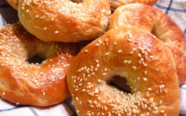 Photo illustrative de bagels. (CC-BY-SA, Rattfink Press/Ellen Arnstein, rattfinkpress.blogspot.com)