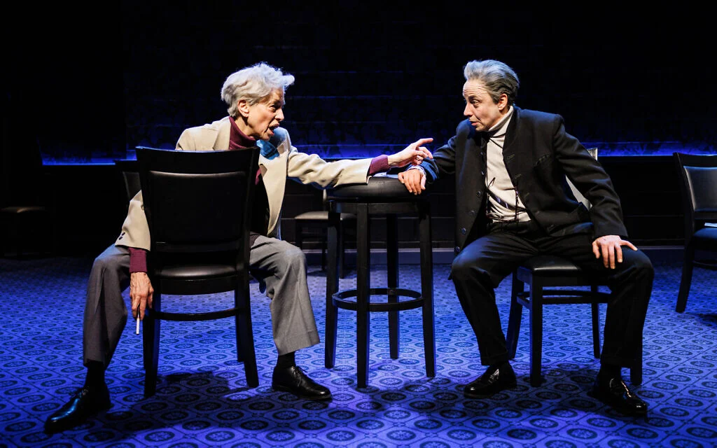 Helen Schneider dans le rôle de Leonard Bernstein, à gauche, et Lucca Züchner dans le rôle de Herbert von Karajan dans « Last Call ». (Maria Baranova) Helen Schneider dans le rôle de Leonard Bernstein, à gauche, et Lucca Züchner dans le rôle de Herbert von Karajan dans « Last Call ». (Maria Baranova)