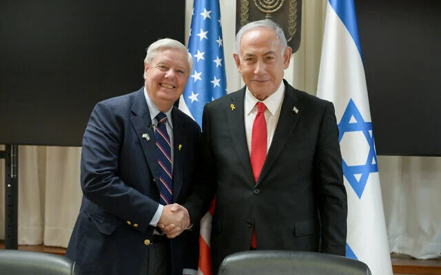 Le Premier ministre Benjamin Netanyahu (à droite) avec le sénateur Lindsey Graham à Tel Aviv, le 17 février 2025 (Maayan Taof / GPO) Le Premier ministre Benjamin Netanyahu (à droite) avec le sénateur Lindsey Graham à Tel Aviv, le 17 février 2025 (Maayan Taof / GPO)