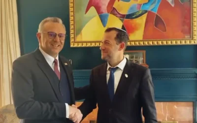 Le conseiller du président américain Donald Trump pour les affaires arabes, Massad Boulos, à gauche, rencontre le président du Conseil régional de Samarie, Yossi Dagan, à Washington le 9 mars 2024. (Capture d'écran/X)