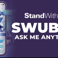 SWUBOT, le nouvel assistant d'intelligence artificielle de StandWithUs, répond à des questions sur Israël et l'antisémitisme. (Capture d'écran Youtube / StandWithUs)