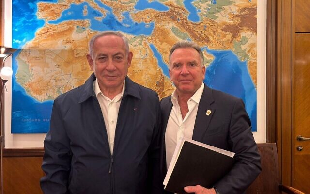 Le Premier ministre Benjamin Netanyahu (à gauche) rencontre Steve Witkoff, l'envoyé du président américain Donald Trump au Moyen-Orient, dans son bureau à Jérusalem, le 11 janvier 2025. (Crédit : Porte-parole du bureau du Premier ministre) Le Premier ministre Benjamin Netanyahu (à gauche) rencontre Steve Witkoff, l'envoyé du président américain Donald Trump au Moyen-Orient, dans son bureau à Jérusalem, le 11 janvier 2025. (Crédit : Porte-parole du bureau du Premier ministre)